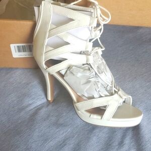 Topoda White sandles